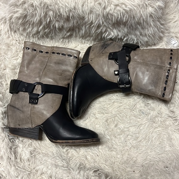 Two Lips  stylish ankle boots women's size 6 - Picture 6 of 7